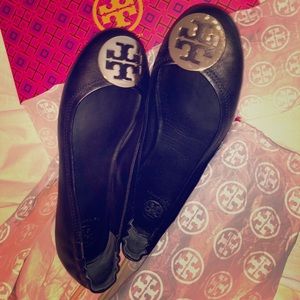 Tory Burch, Minnie Travel Ballet - black n gold